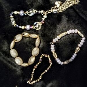 Elegant Silver And Cream Jewelry Set